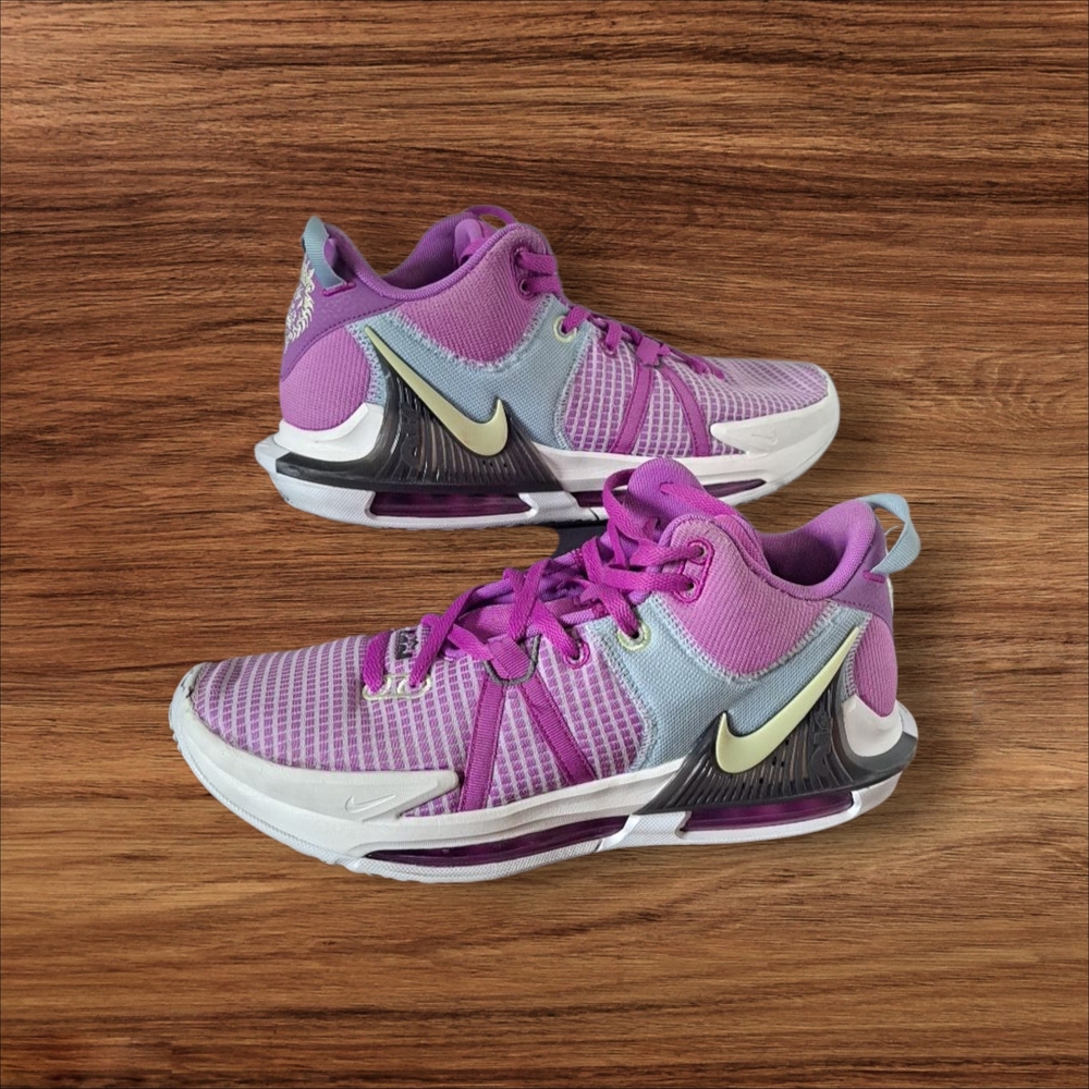 Nike Women's Purple Athletic Shoes